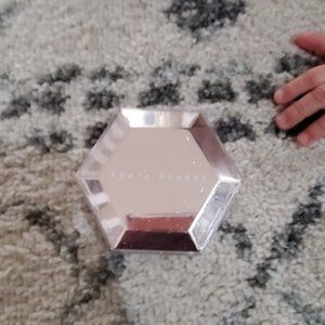 Fenty how many carats?